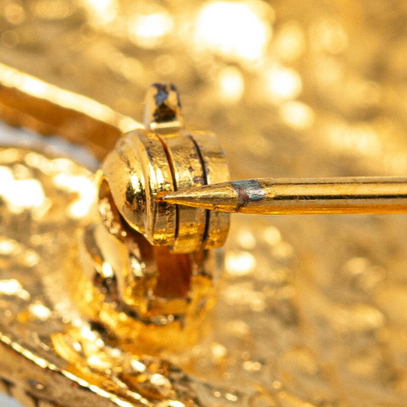 CHANEL Lion Sun Motif Brooch Gold Plated ⭐ - Picture 5 of 7